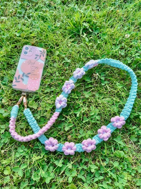 Pútko strieborné pre šnúrku na mobil 