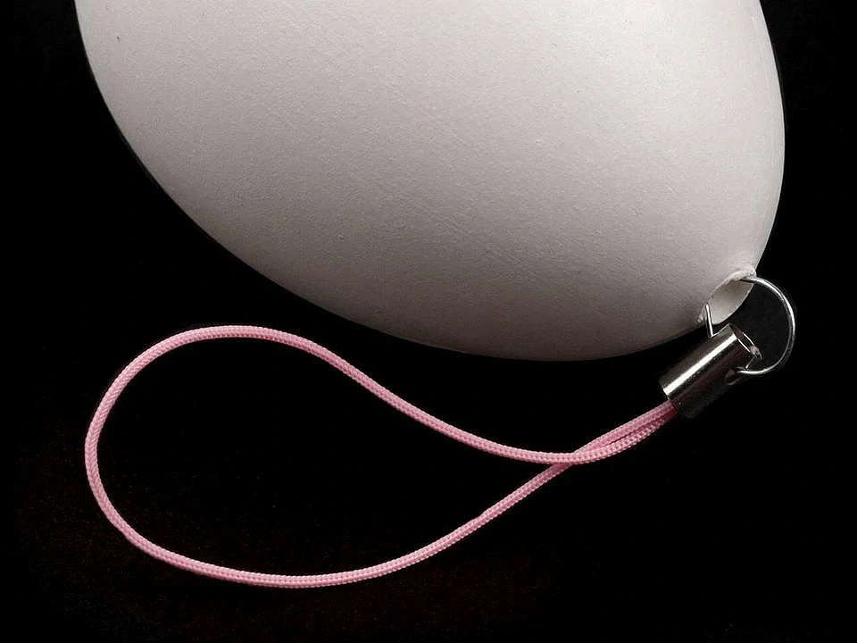 Plastové vajíčko s pútkom